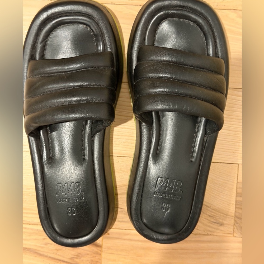 P448 Women’s Fergie Slides in Black size 6! - Picture 4 of 6